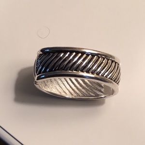 Bangle bracelet